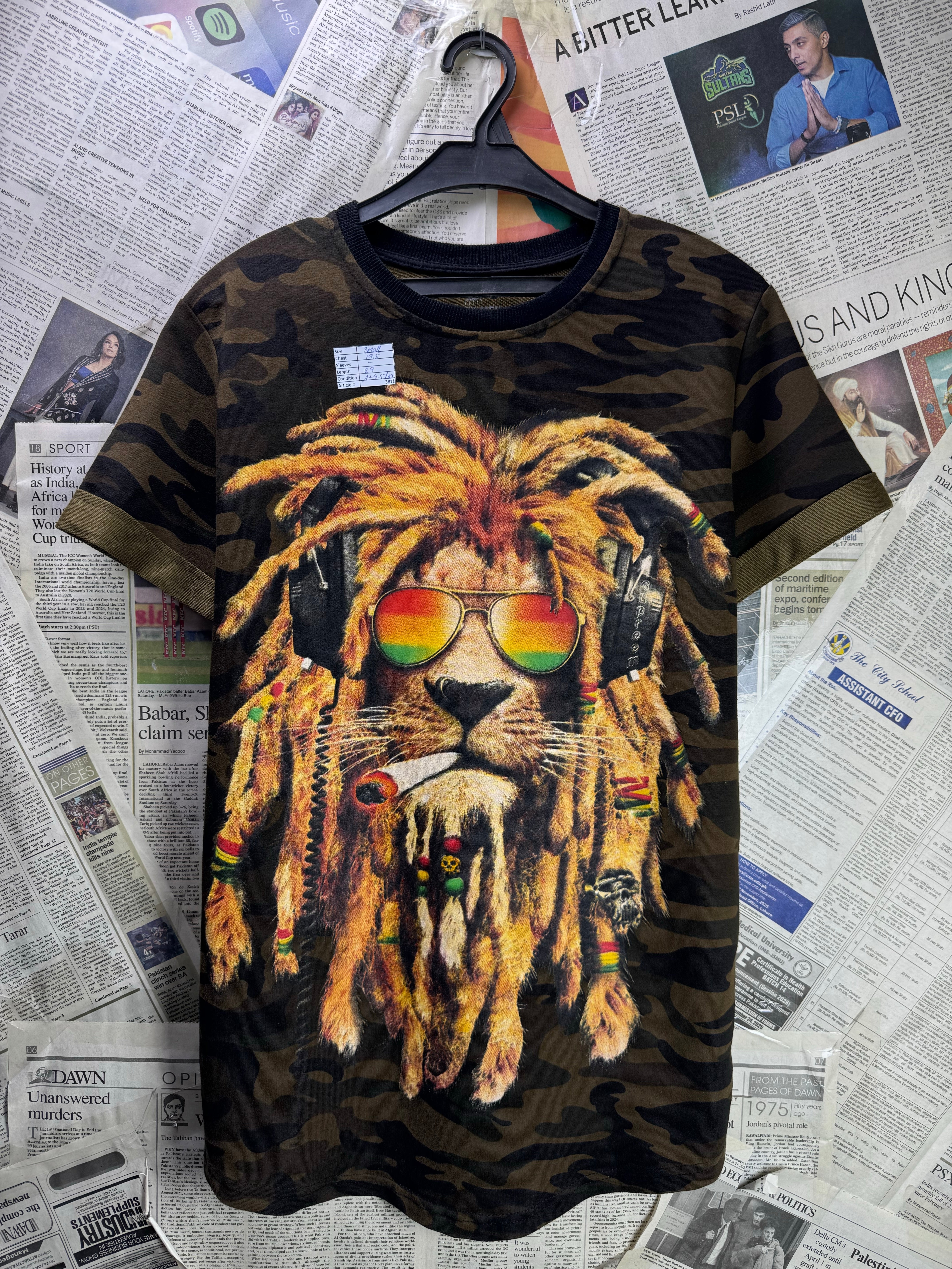 Three Men® Small | Chest: 19.5" | Smokin' Jahman | T-Shirt | 3811 - Genuine Maal