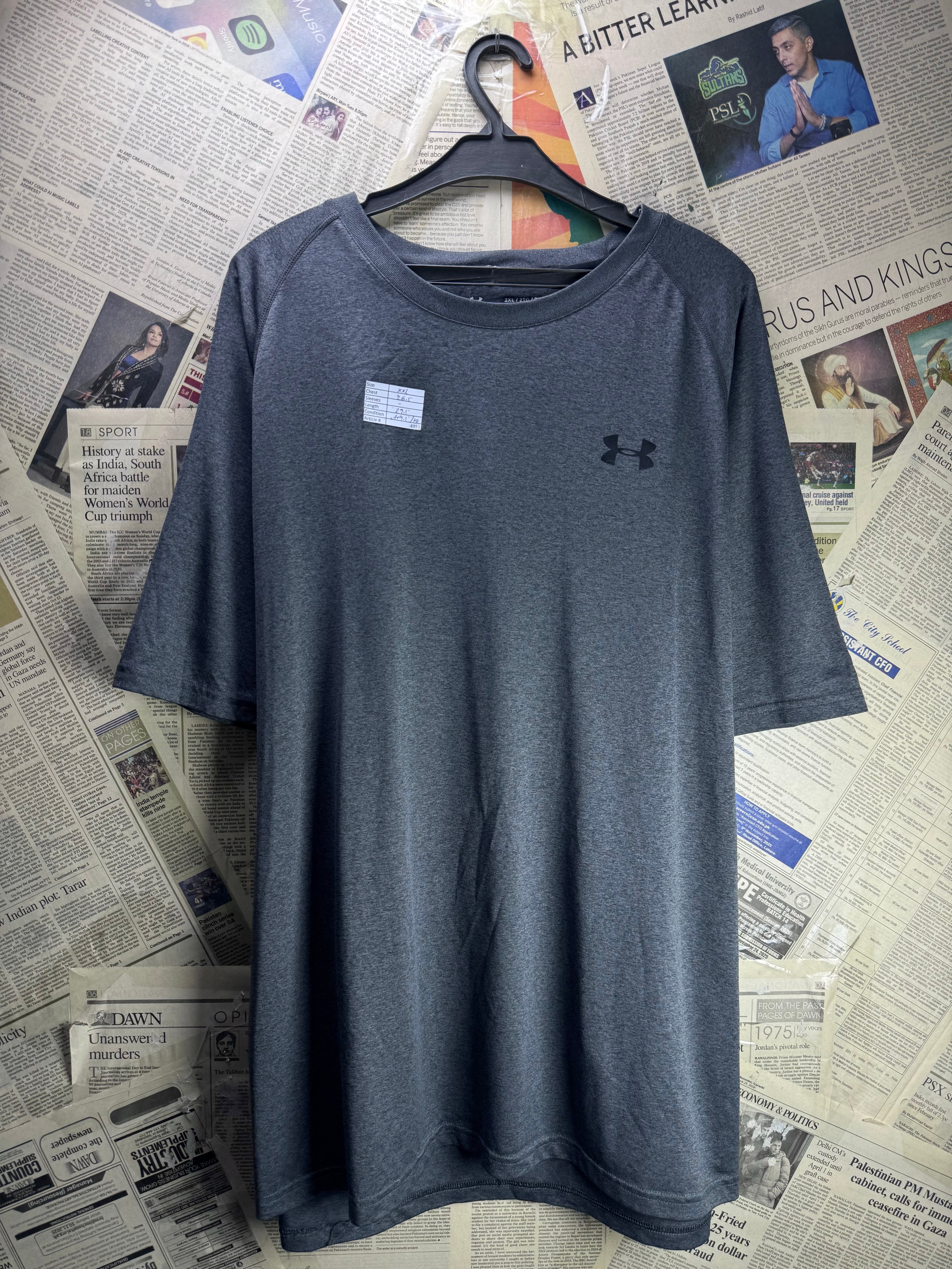 Under Armo*r® XXL | Chest: 26.5" | Black | Sports T-Shirt | Polyester | 4951