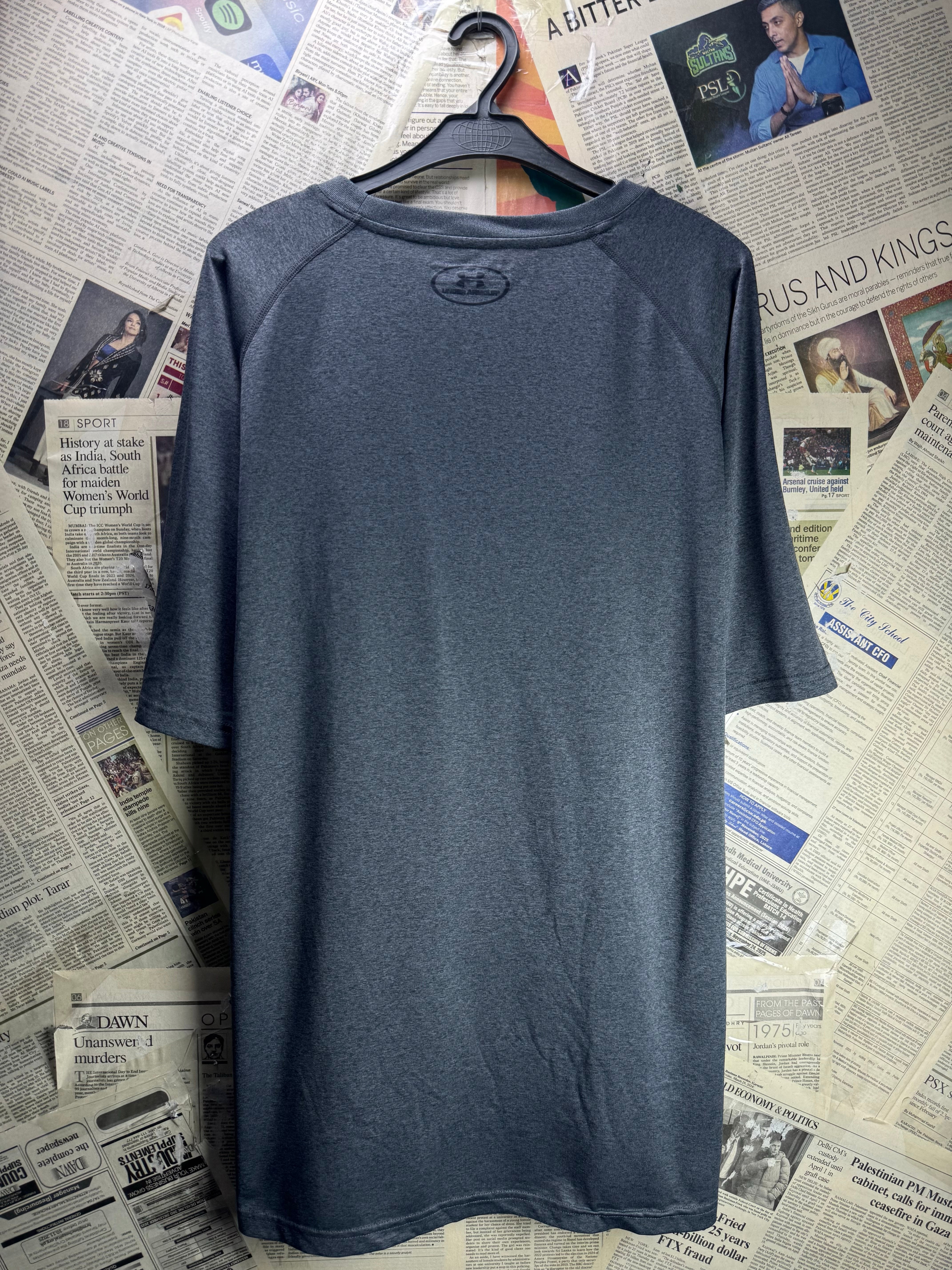 Under Armo*r® XXL | Chest: 26.5" | Black | Sports T-Shirt | Polyester | 4951 - Genuine Maal
