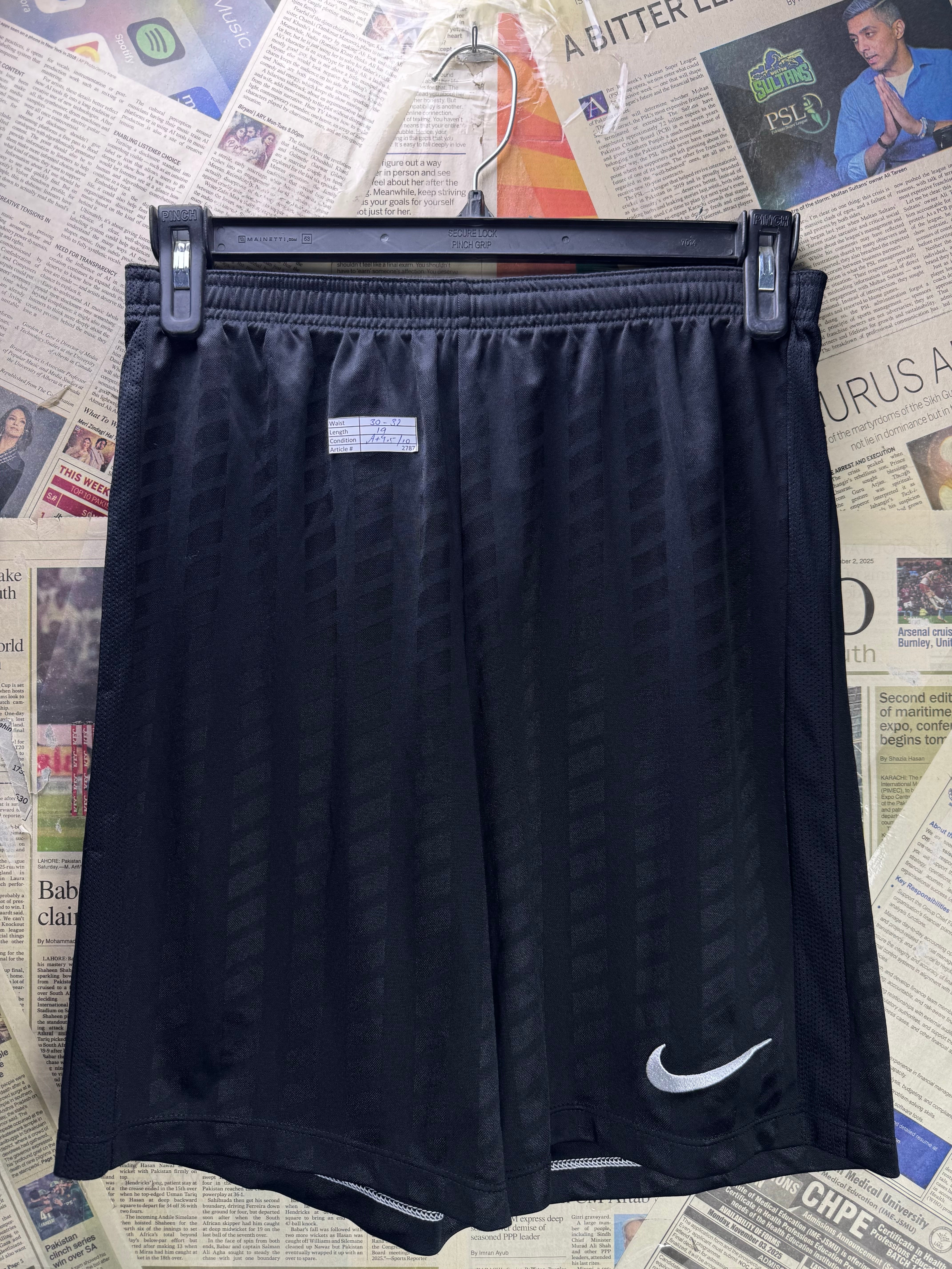 N*ke® Waist: 30" to 32" | Black | Sports Shorts | Polyester | 2787 - Genuine Maal
