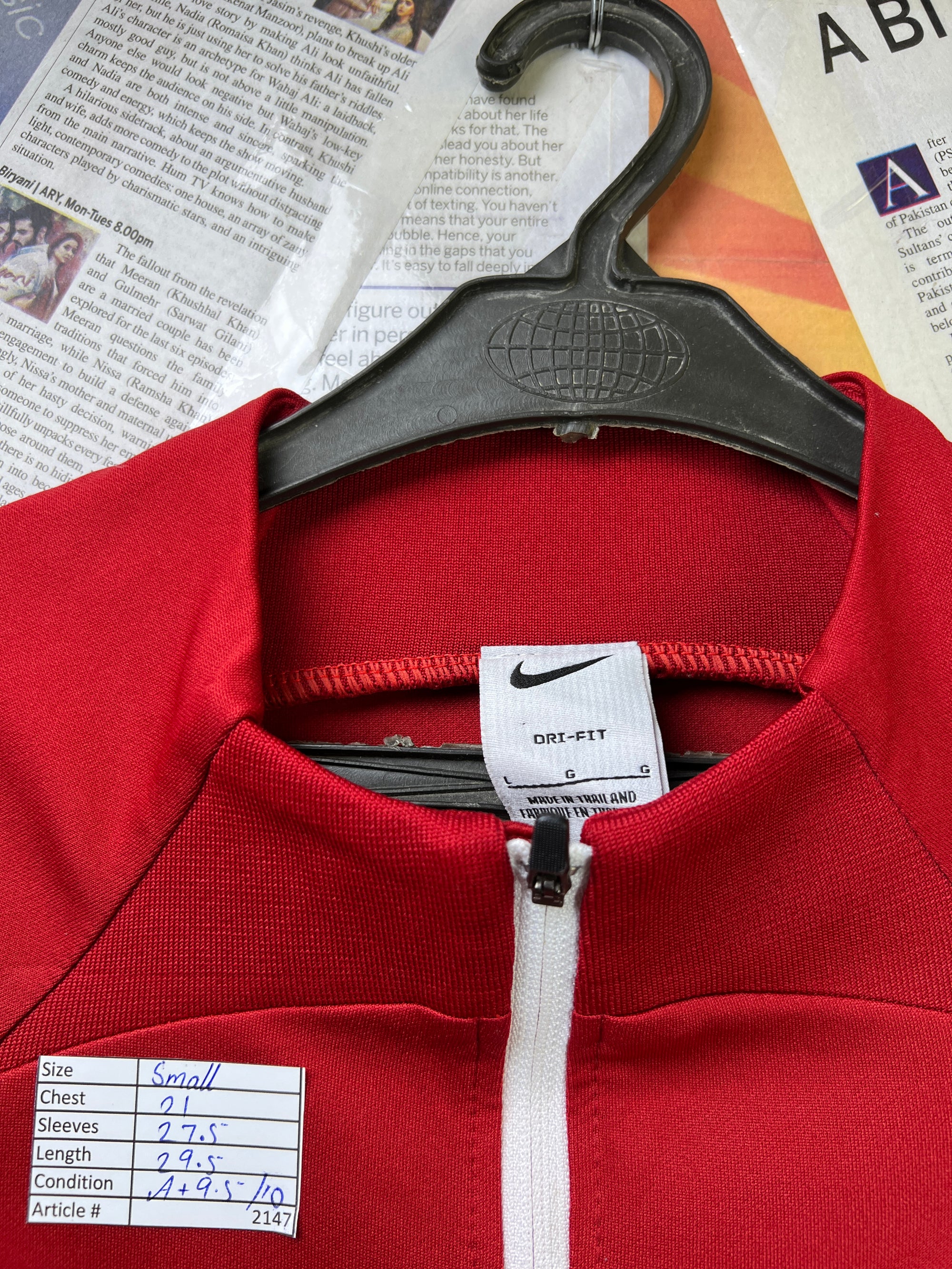 N*ke® Small | Chest: 21" | Red | Quarter Zip Pullover | 2147