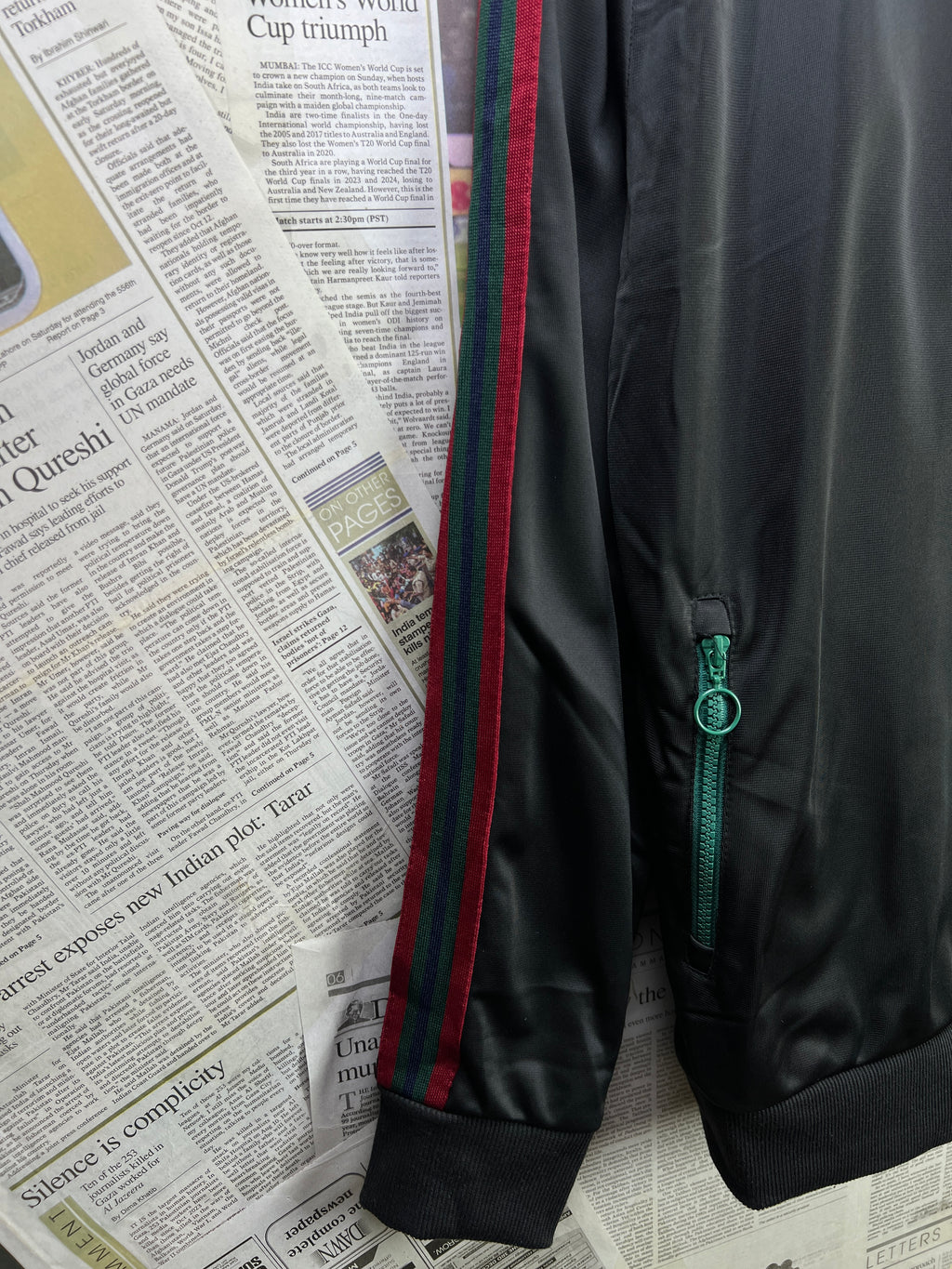 Soul Star England® Medium | Chest 21.5 | Sweat Shirt | Black | 1779 - Genuine Maal