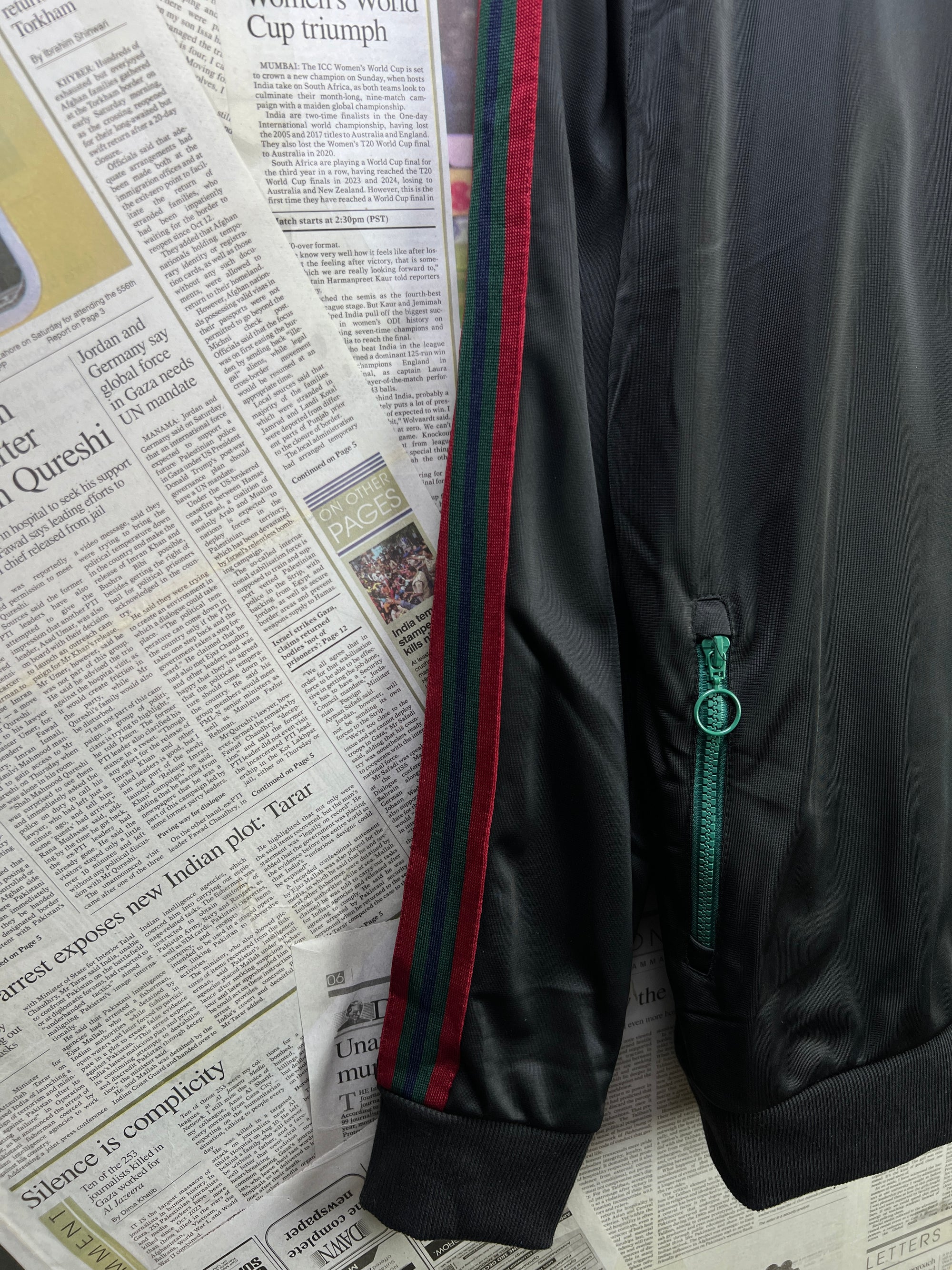 Soul Star England® Medium | Chest 21.5 | Sweat Shirt | Black | 1779 - Genuine Maal