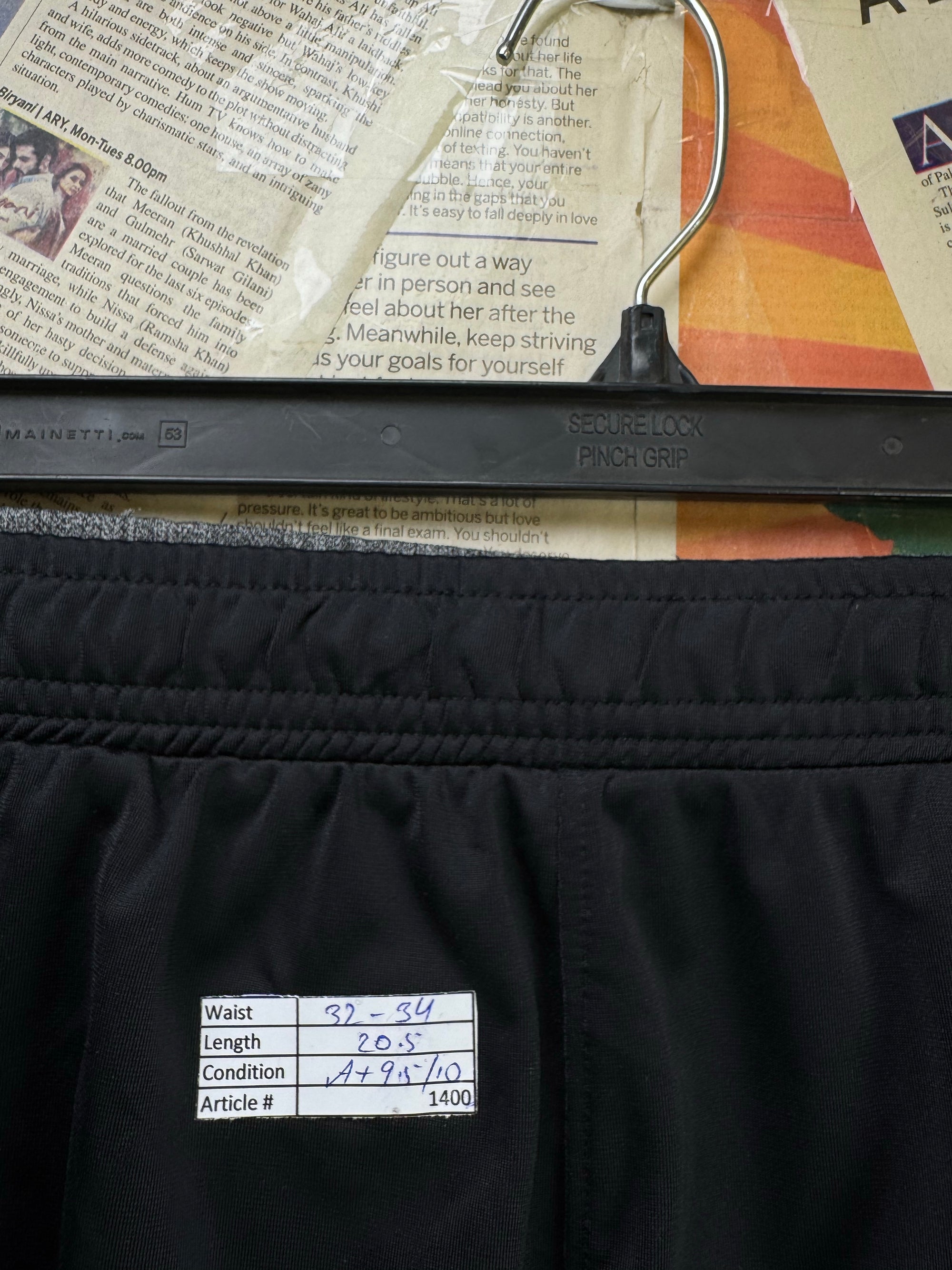 Under Armo*r® Waist: 32" to 34" | Black | Sports Shorts | 1400 - Genuine Maal
