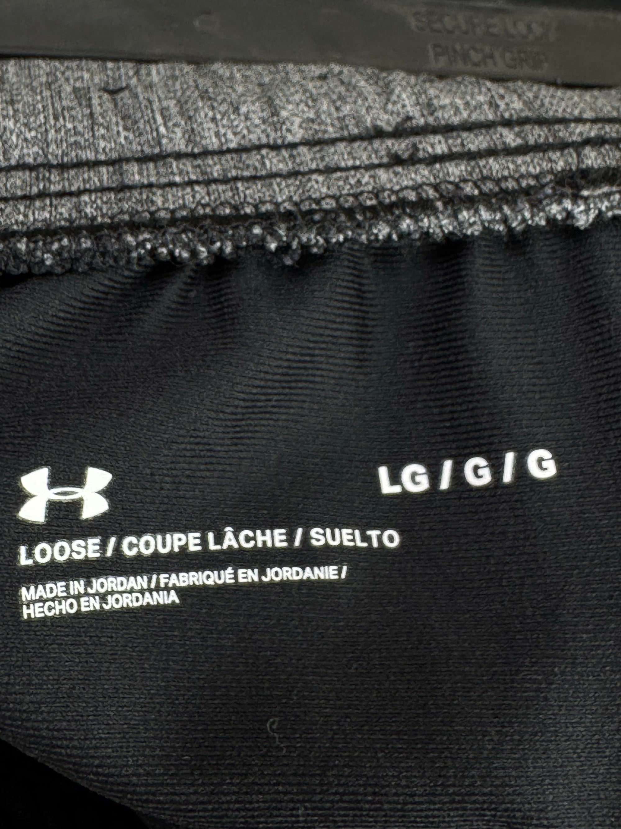 Under Armo*r® Waist: 32" to 34" | Black | Sports Shorts | 1400 - Genuine Maal