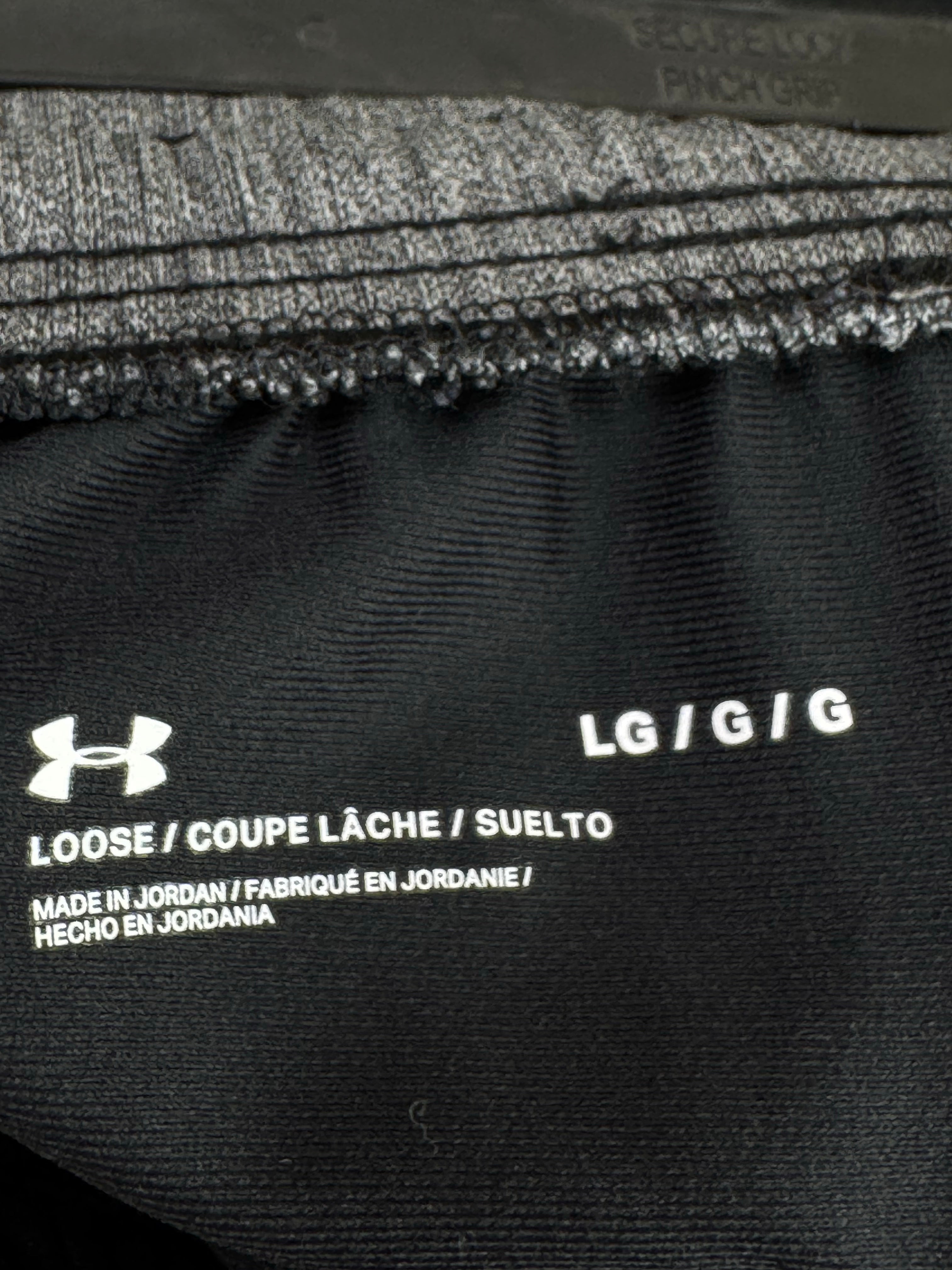 Under Armo*r® Waist: 32" to 34" | Black | Sports Shorts | 1400 - Genuine Maal