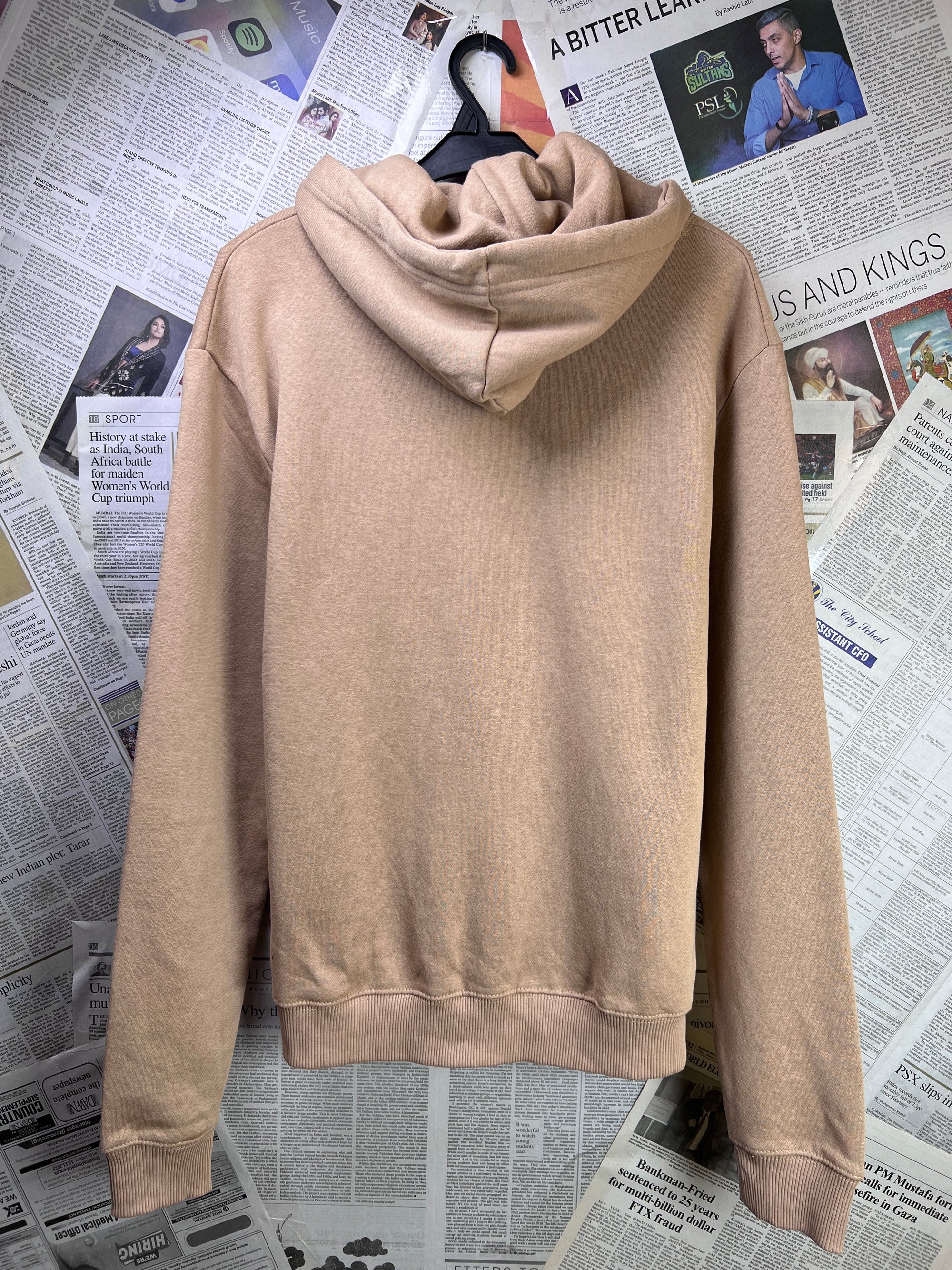 French Connection® Small | Chest: 20.5" | Camel | Hoodie | 2136 - Genuine Maal