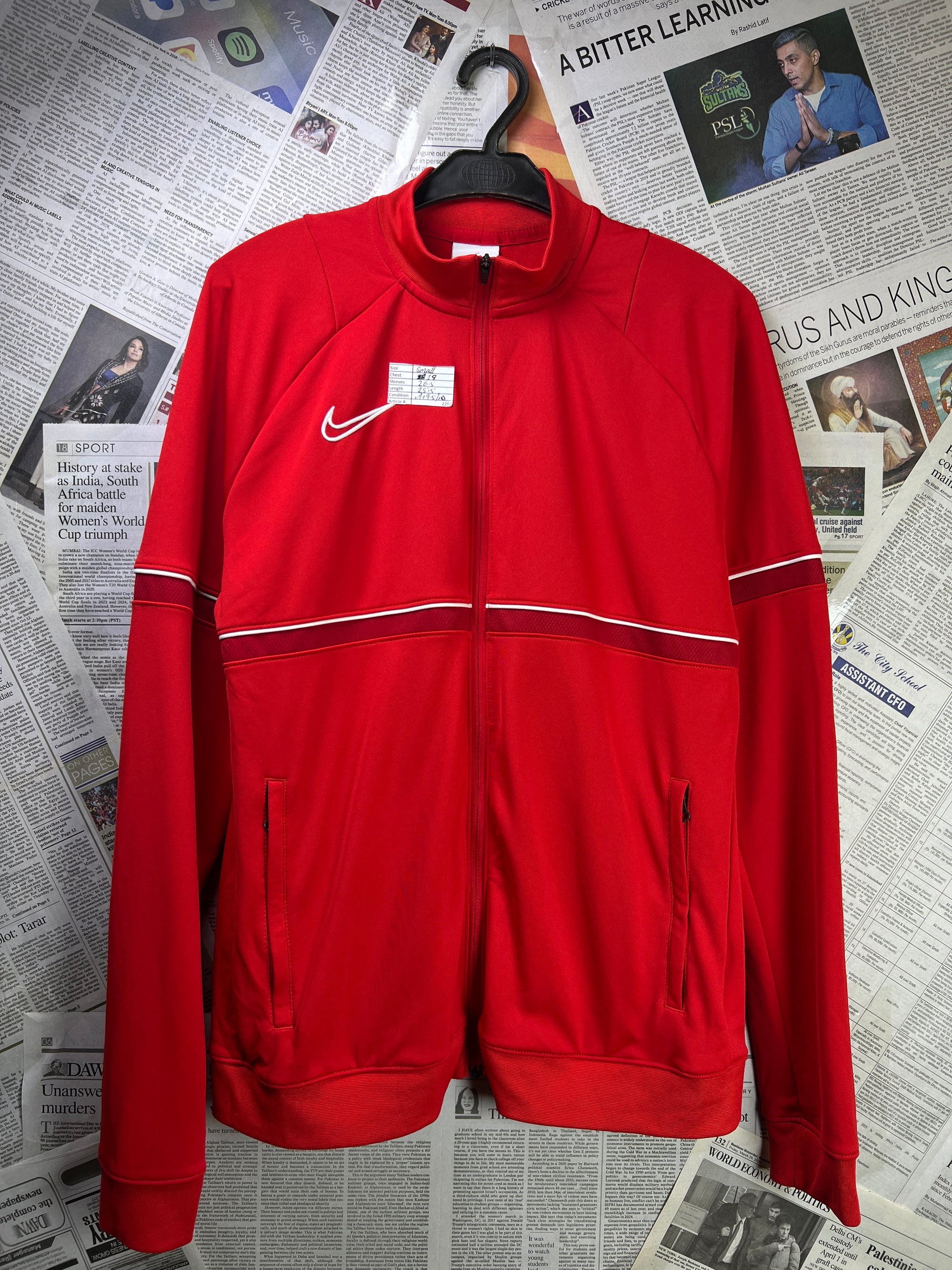 N*ke® Small | Chest: 19" | Red | Jacket | 2282