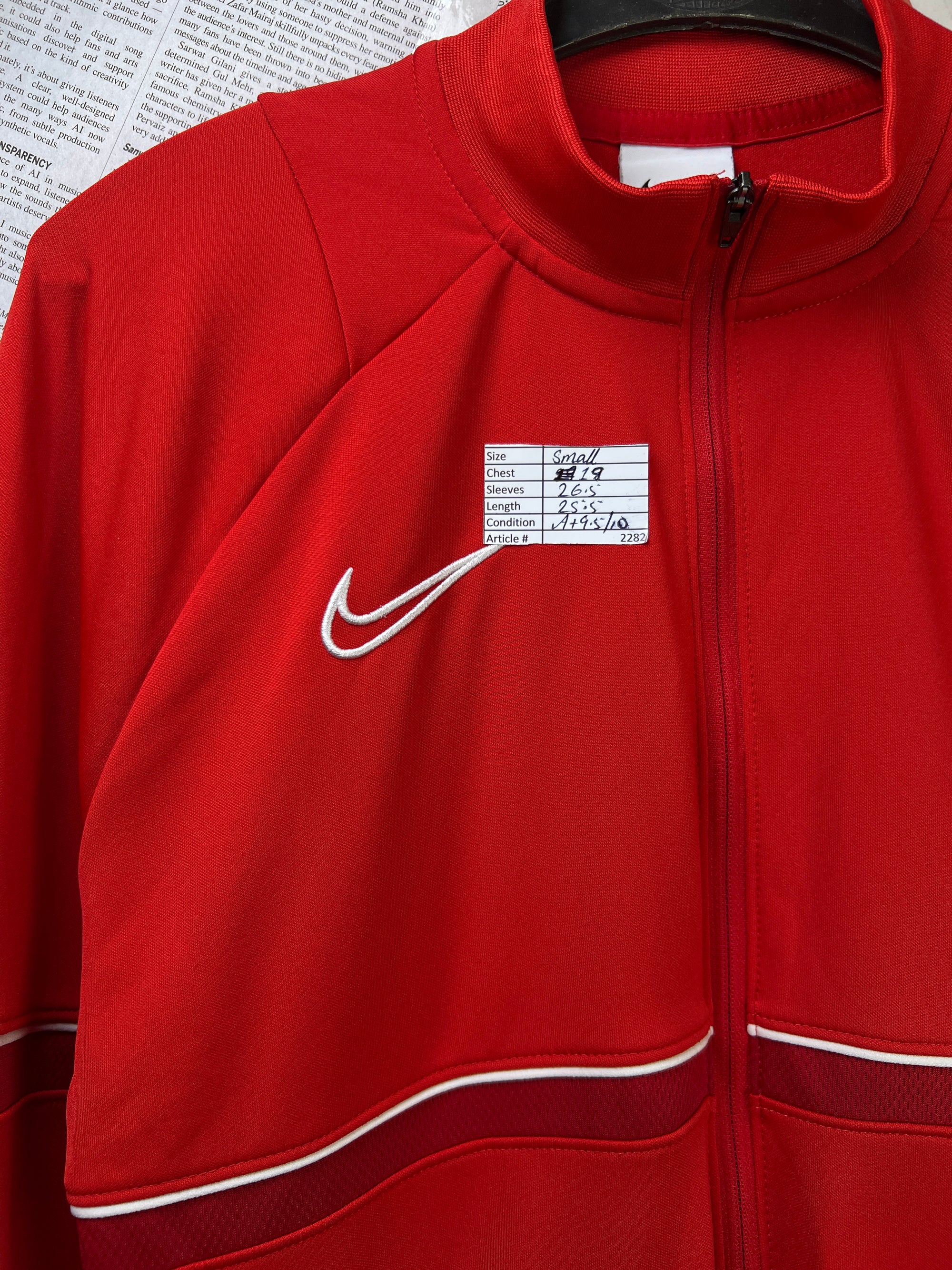 N*ke® Small | Chest: 19" | Red | Jacket | 2282