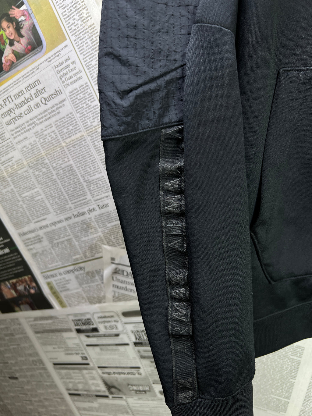 N*ke® Small | Chest: 20.5" | Black | Jacket with Hoodie | 2126 - Genuine Maal