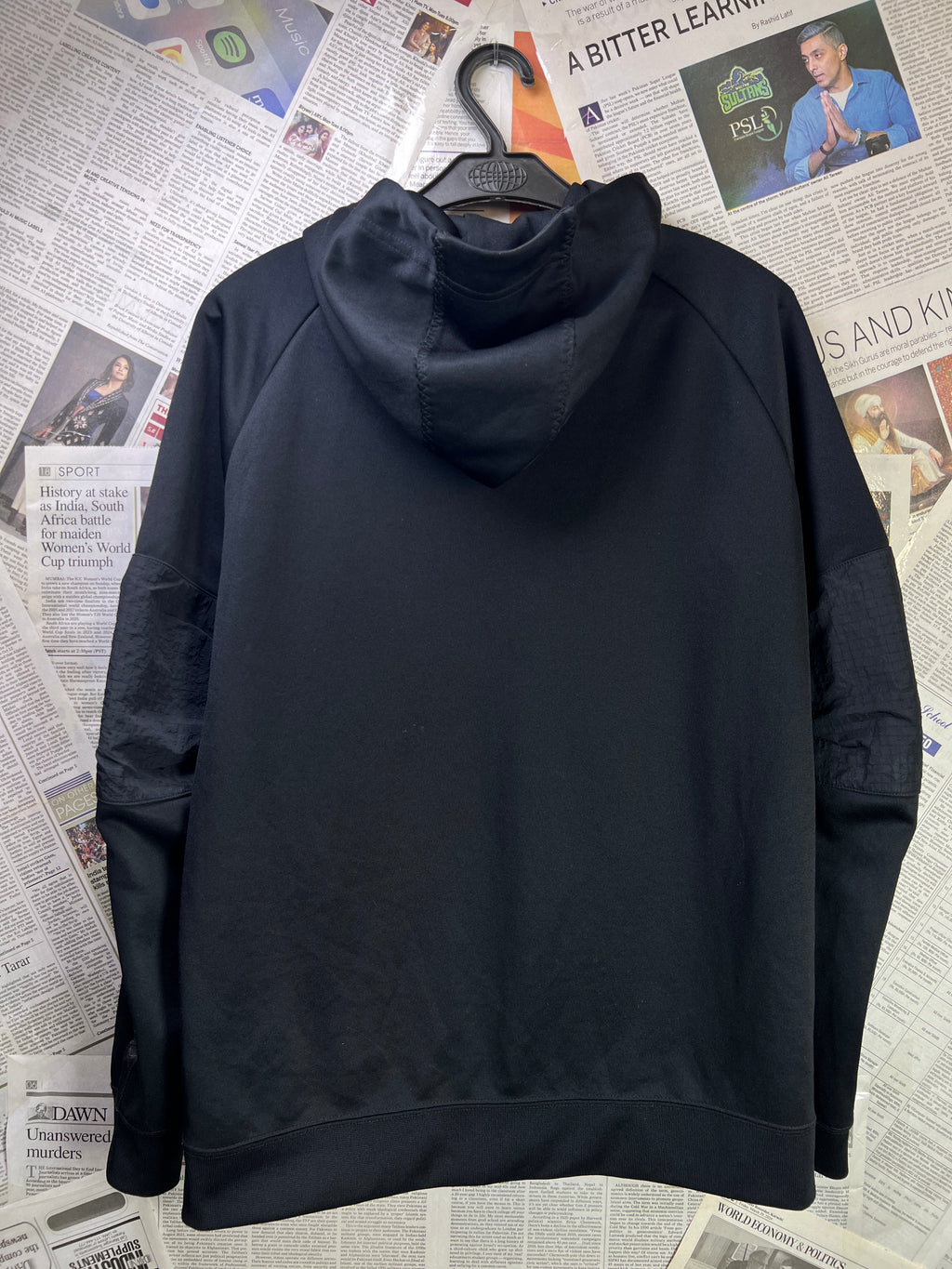 N*ke® Small | Chest: 20.5" | Black | Jacket with Hoodie | 2126 - Genuine Maal