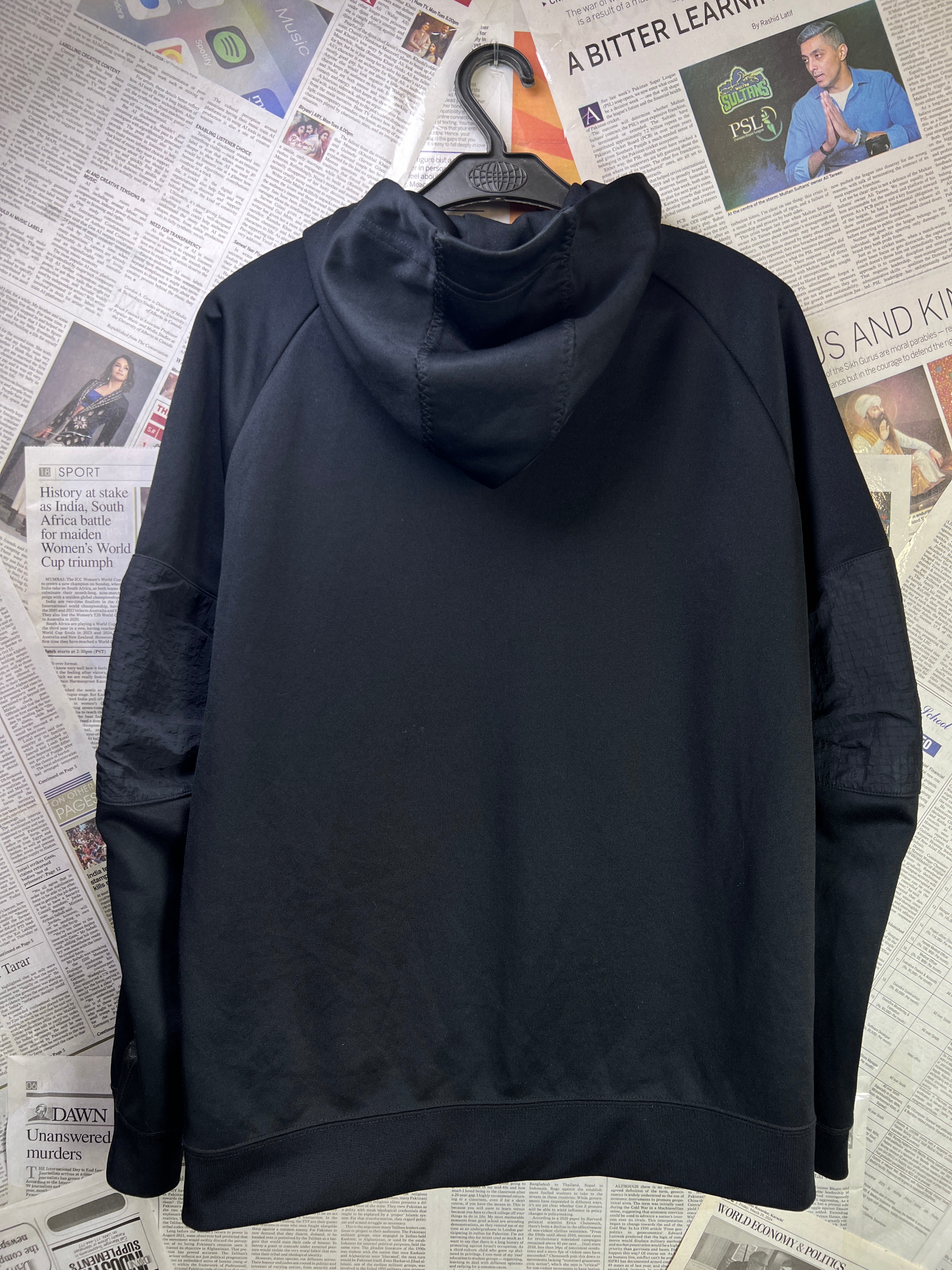 N*ke® Small | Chest: 20.5" | Black | Jacket with Hoodie | 2126 - Genuine Maal