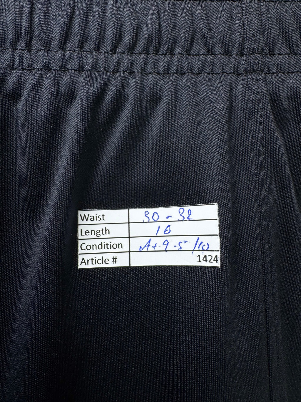 Under Armo*r® Waist: 30" to 32" | Black | Sports Shorts | Poly | 1424 - Genuine Maal