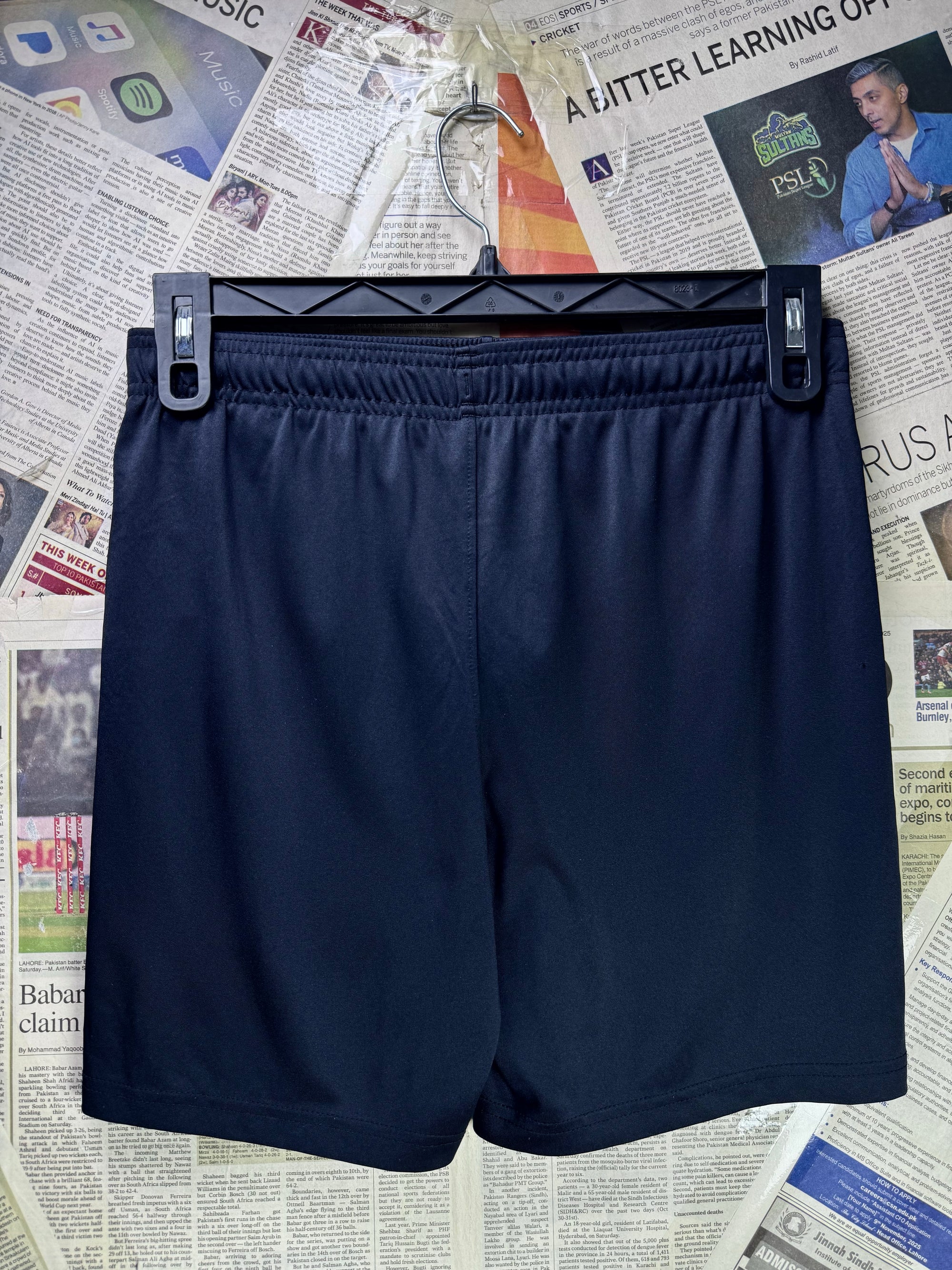 Under Armo*r® Waist: 30" to 32" | Black | Sports Shorts | Poly | 1424 - Genuine Maal