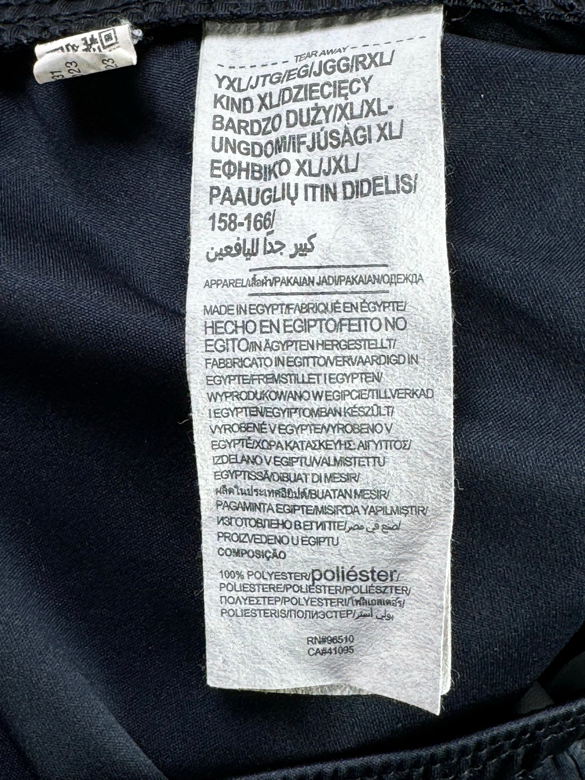 Under Armo*r® Waist: 30" to 32" | Black | Sports Shorts | Poly | 1424 - Genuine Maal