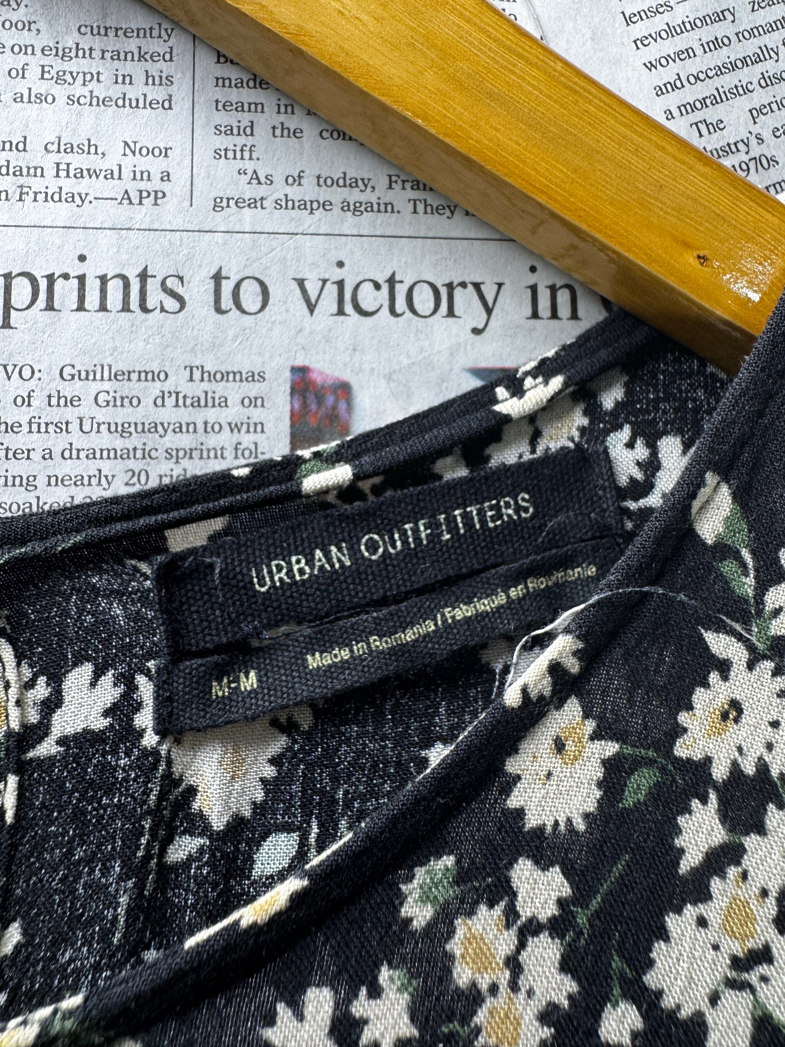 Urban Outfitters® XL | Bust: 21" | Ditsy Daisy Print Jet Black Base | Midi Dress | B6 - 5032 - Genuine Maal