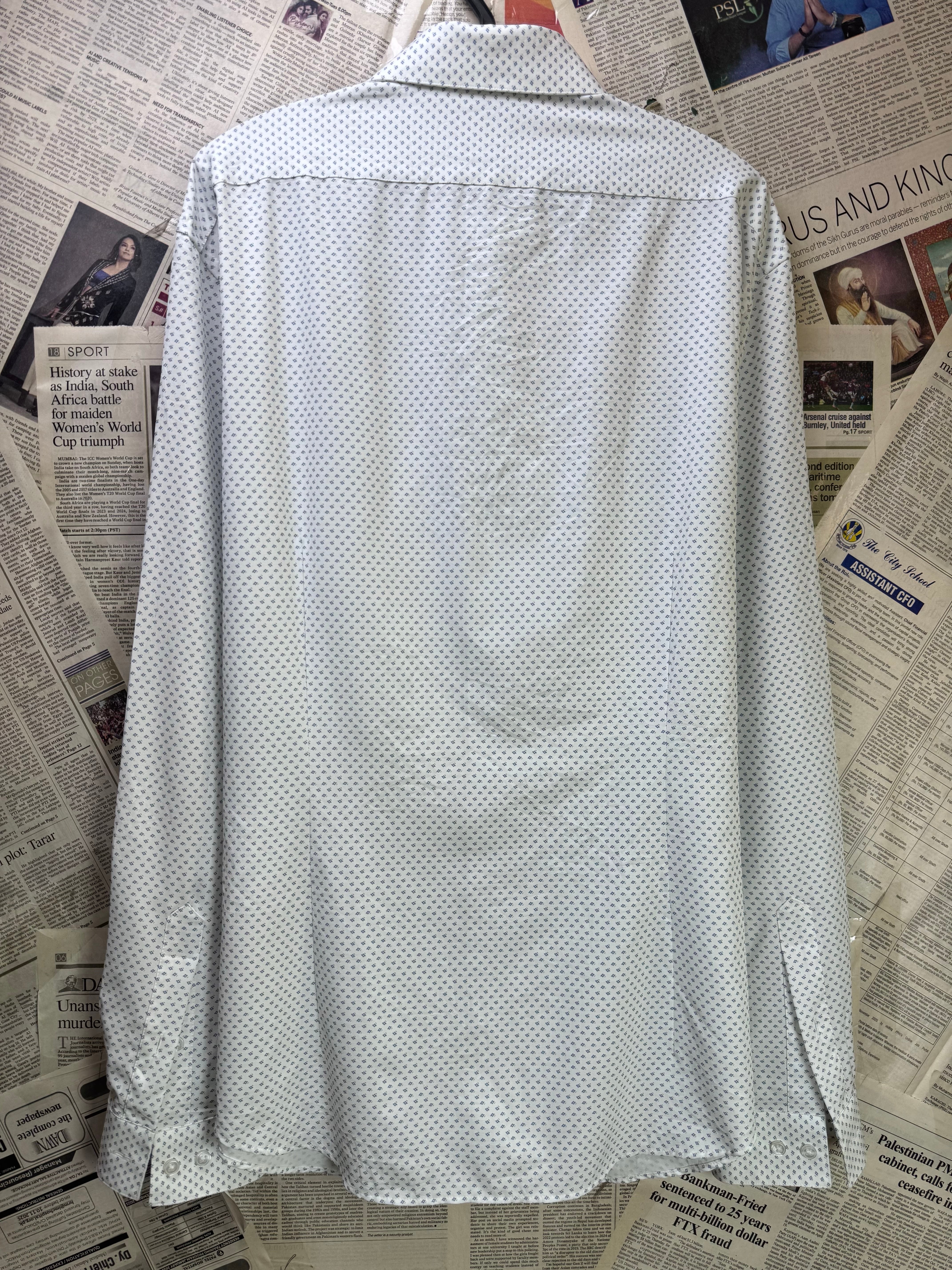 Van Heusen® Large | Chest: 23.5" | White with Print | Performance Shirt | Poly - Elastane | 4062 - Genuine Maal