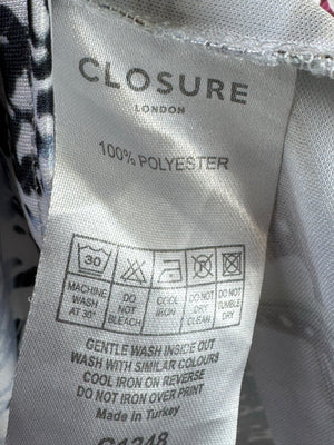 Closure® Small | Chest: 19.5" | Floral | T-Shirt | Poly | 4046 - Genuine Maal