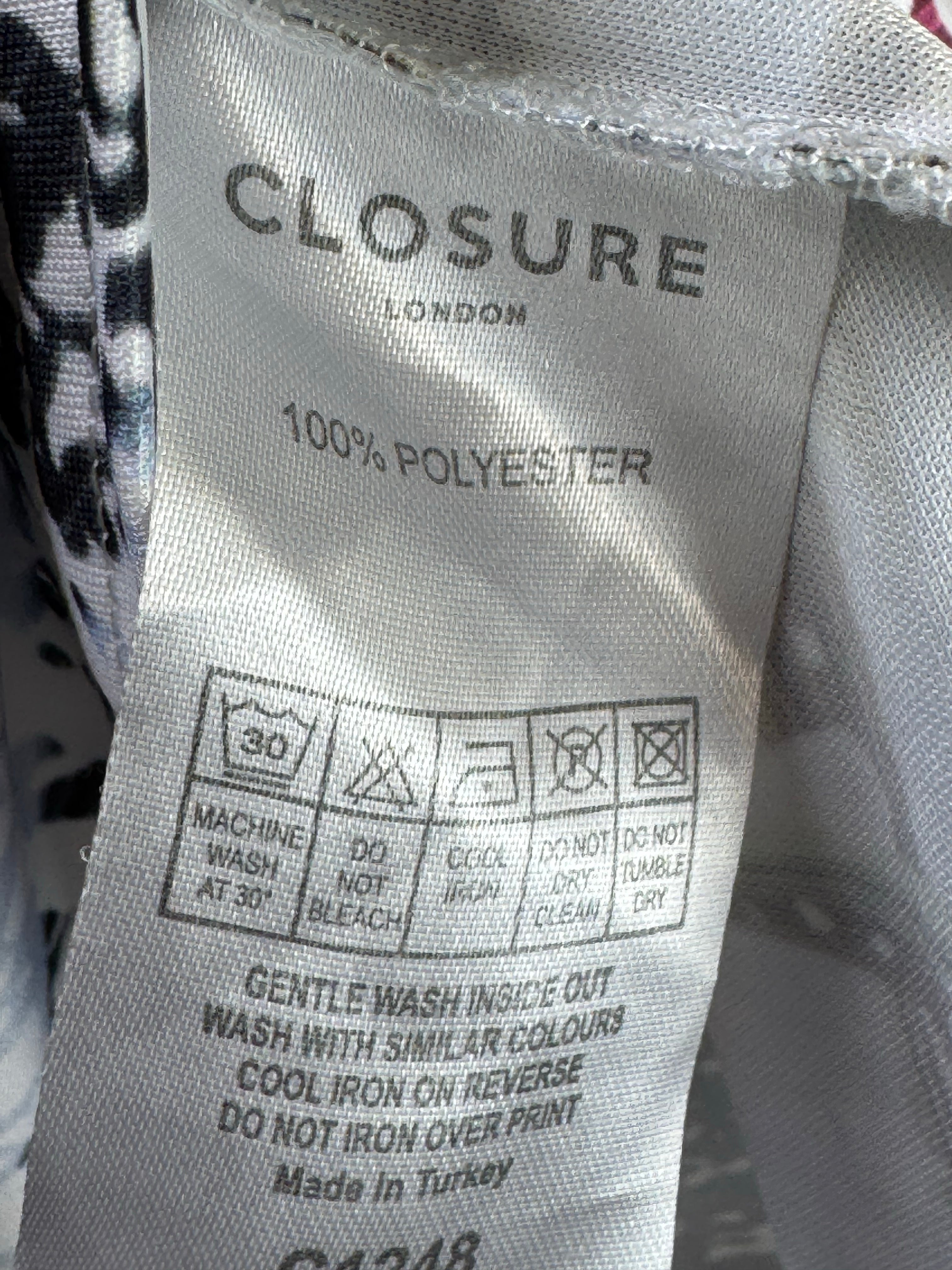 Closure® Small | Chest: 19.5" | Floral | T-Shirt | Poly | 4046 - Genuine Maal