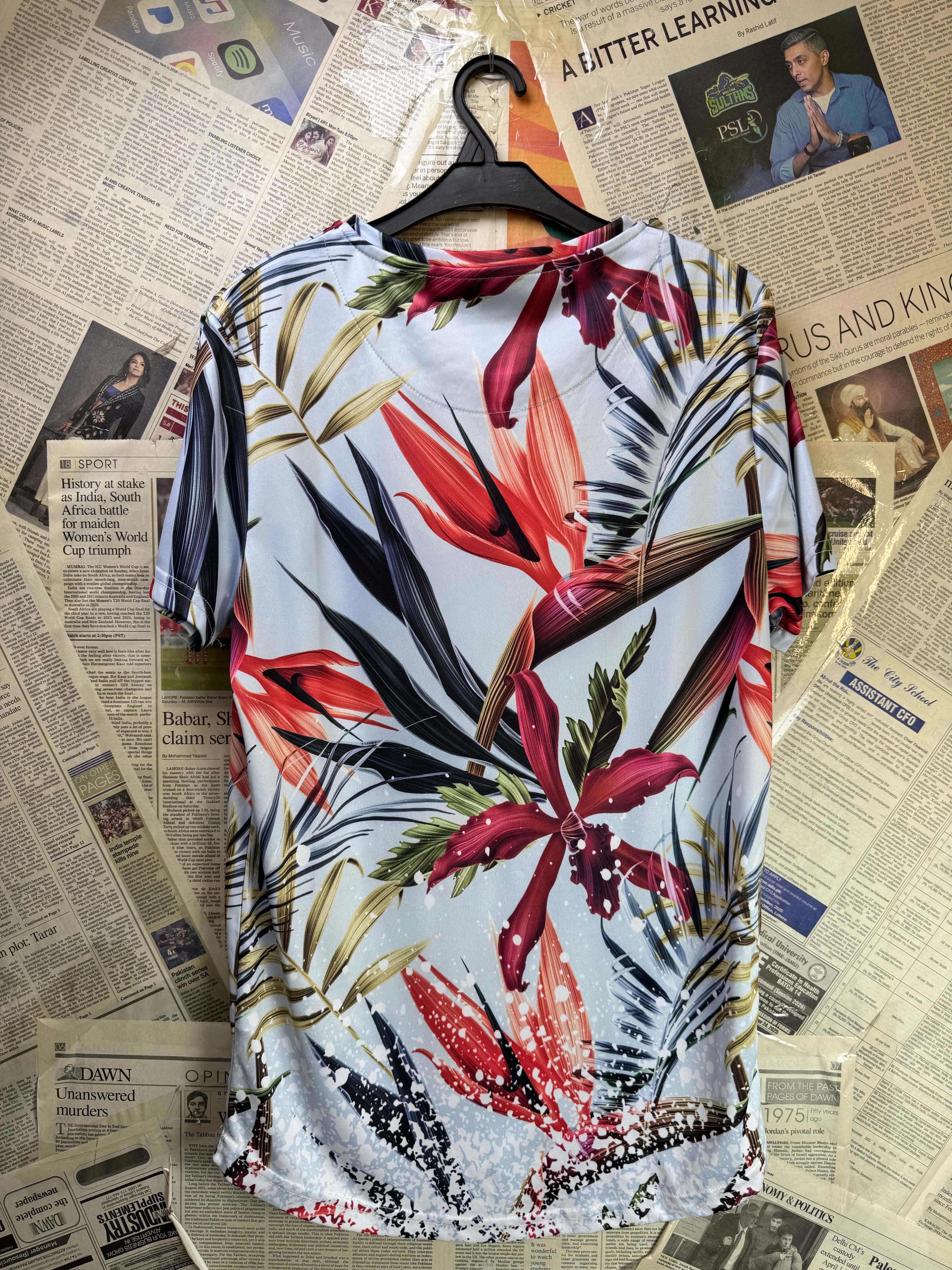 Closure® Small | Chest: 19.5" | Floral | T-Shirt | Poly | 4046 - Genuine Maal