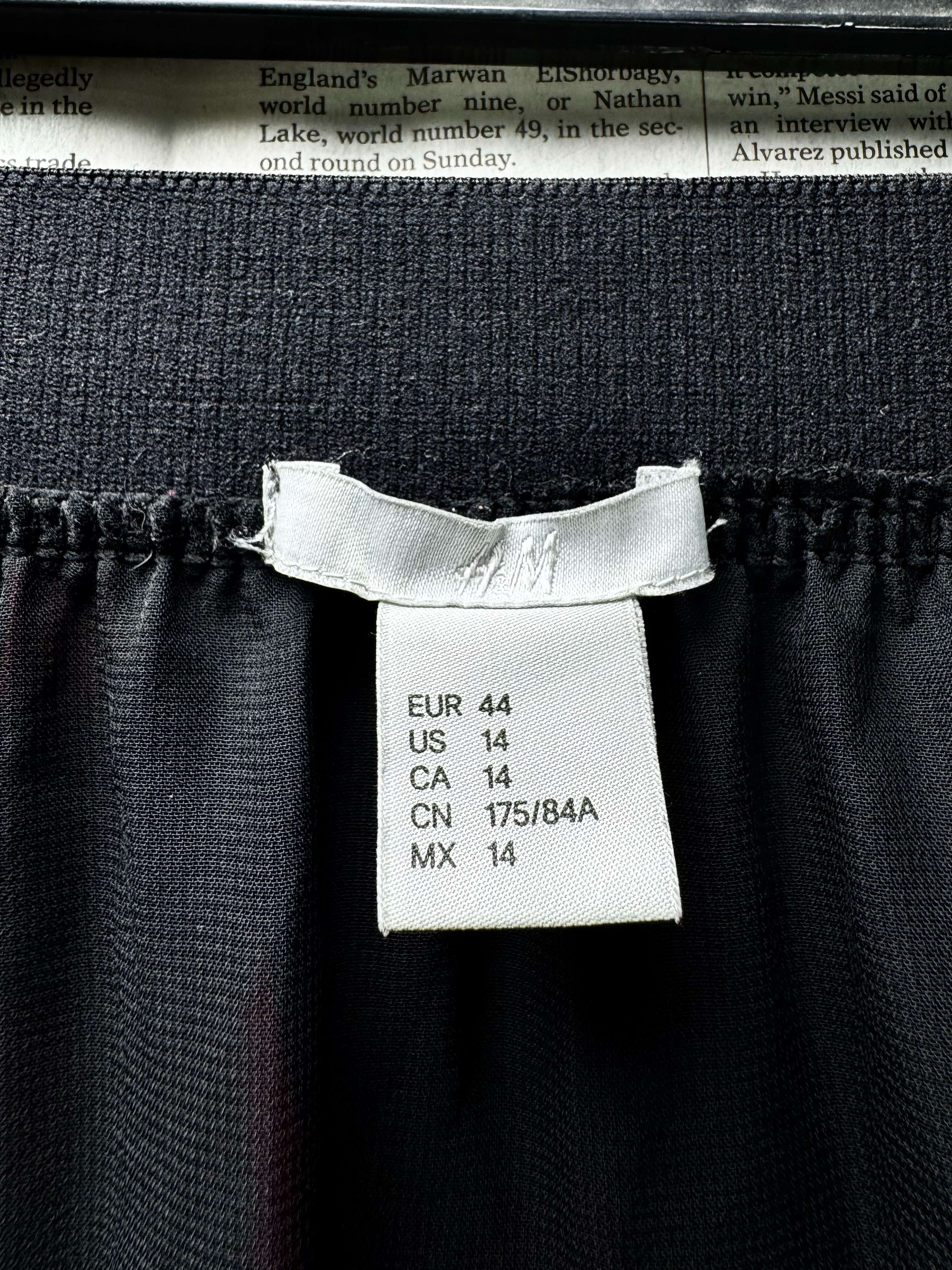H&M® Waist: 32" | Large - Scale Floral Jet Black and Crimson Red | Midi Skirt | B7 - 3045 - Genuine Maal
