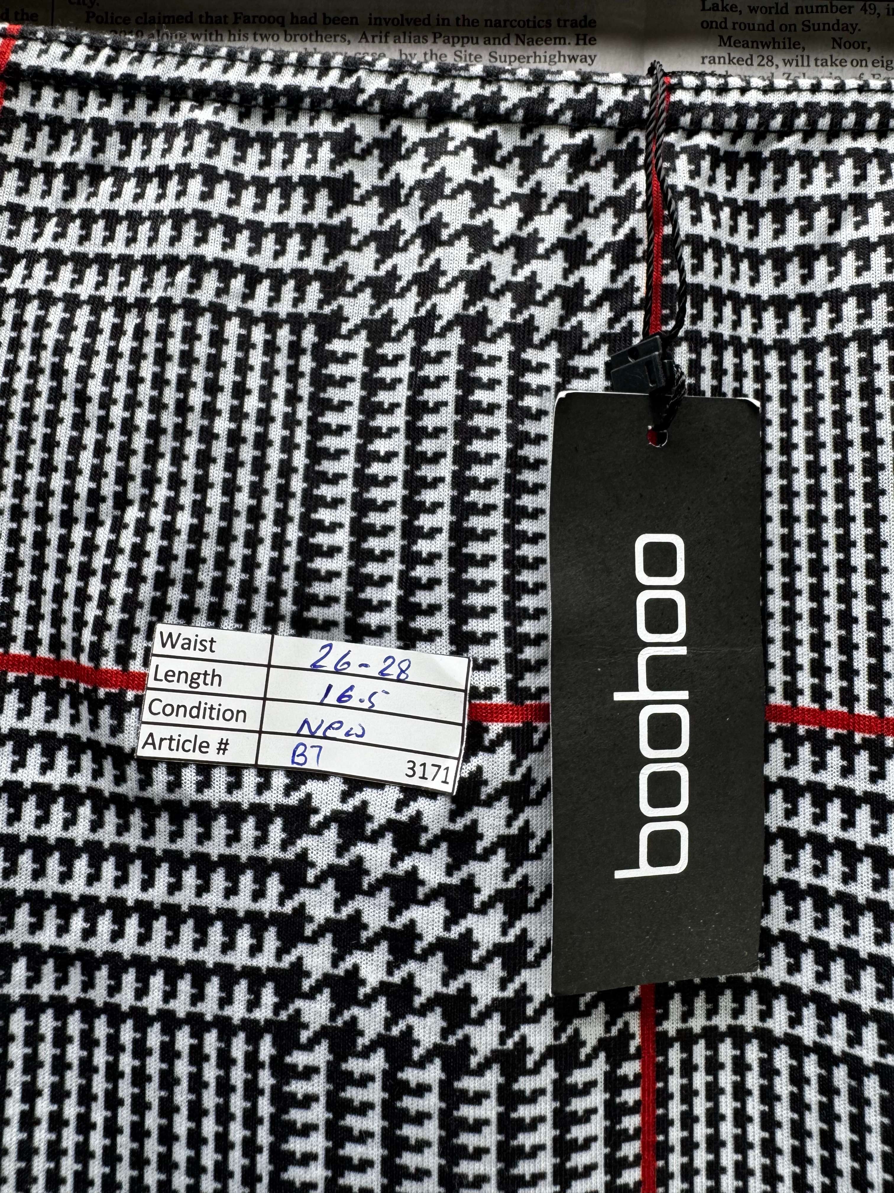 Boohoo® Waist: 26" to 28" | Houndstooth Plaid | Mini Skirt | B7 - 3171 - Genuine Maal