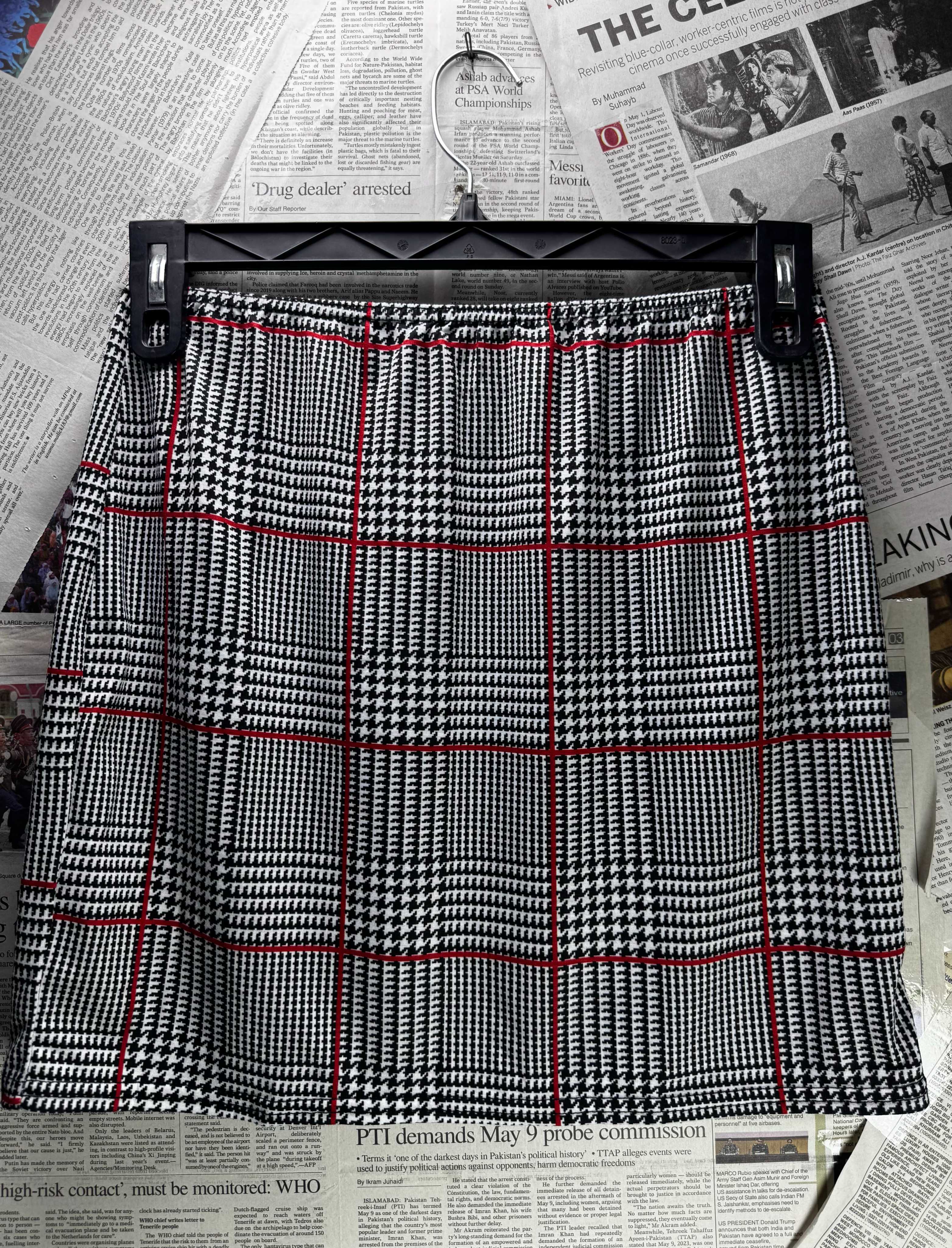 Boohoo® Waist: 26" to 28" | Houndstooth Plaid | Mini Skirt | B7 - 3171 - Genuine Maal