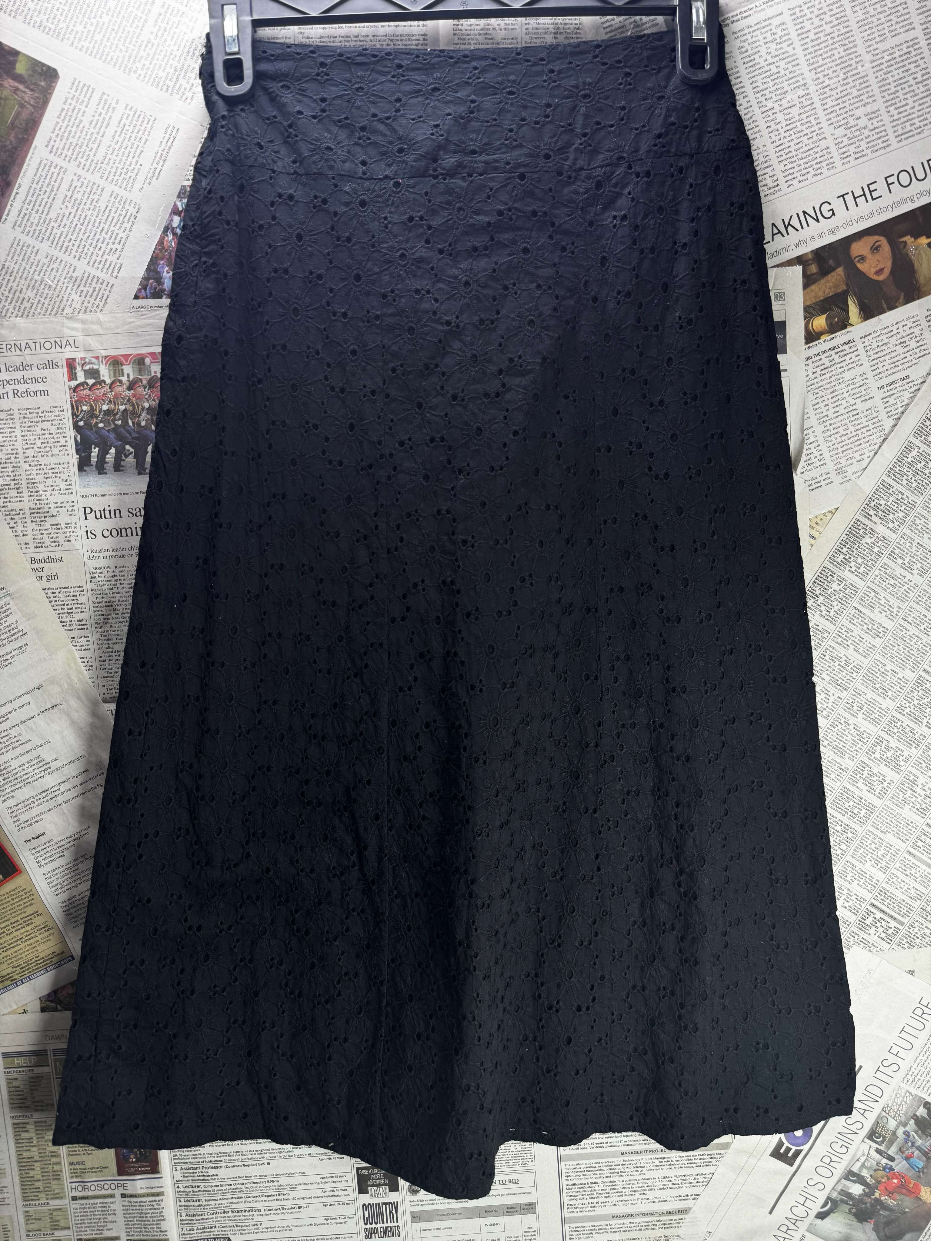 Wallis® Waist: 28" | Broderie Anglaise Black | Midi Skirt | B7 - 3042 - Genuine Maal